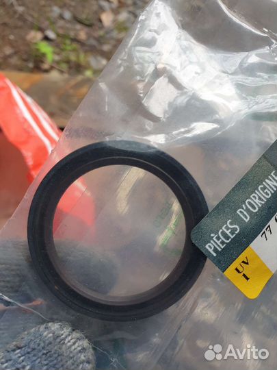 Передний сальник коленвала Renault 7700103245