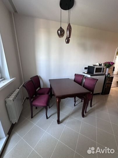 Кухонный стол и стулья