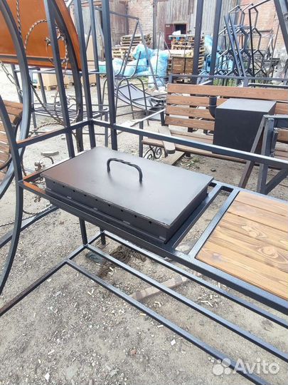 Мангал с крышей