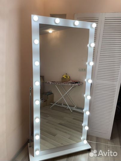 Гримерное зеркало с лампочками во весь рост белое