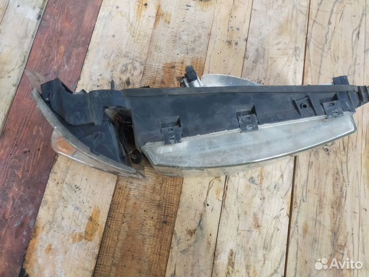 Фара левая (в сборе с поворотником) Scania