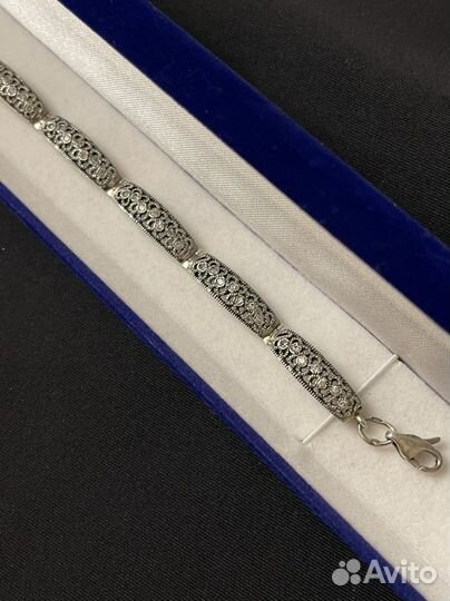 Серебряный браслет с камнями