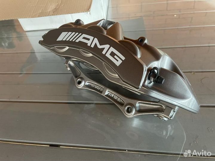 Тормозной суппорт передний правый 63AMG оригинал