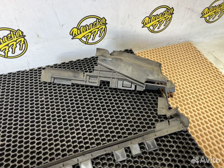 Кожух радиатора дефлектор Mercedes C-class W204