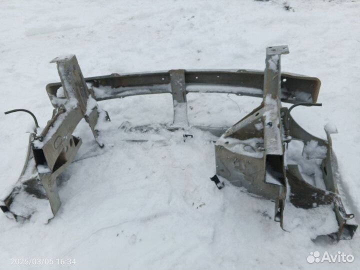 Передняя часть кузова Renault Logan седан 1.4 2010