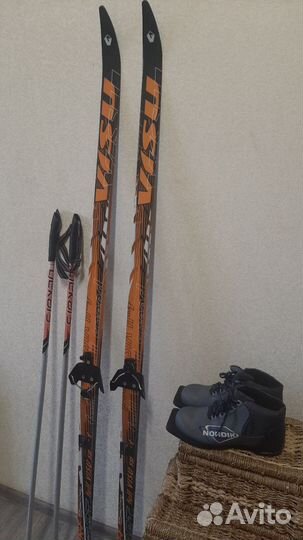 Лыжные ботинки 37 р. и лыжи палки