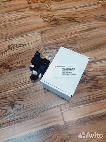 Блок клапанов ресивера RR L320 новый