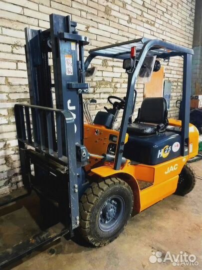 Вилочный погрузчик JAC 2500 кг / 3000 мм