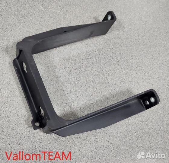 Лот Q236 Кронштейн Audi Q7