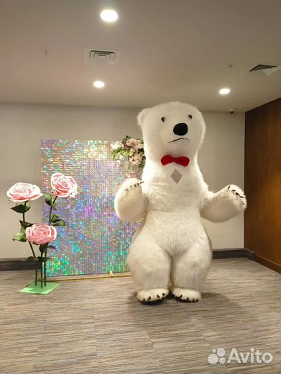 Ростовой белый медведь