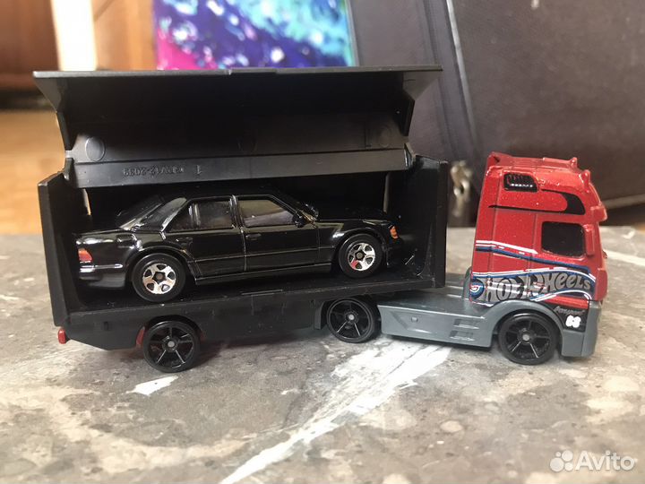 Набор Hot Wheels Mercedes-Benz Actros + легковая