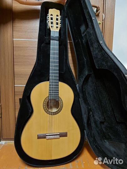 Классическая мастеровая гитара