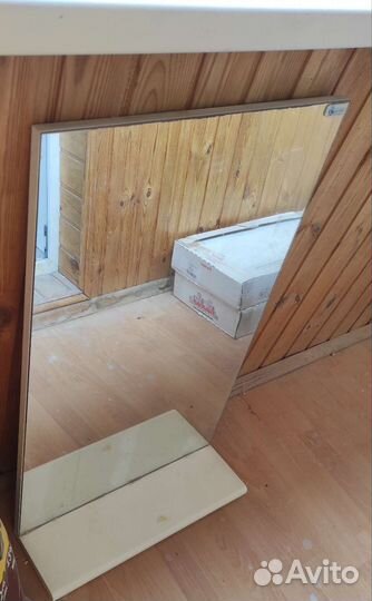 Зеркало с полочкой в ванную