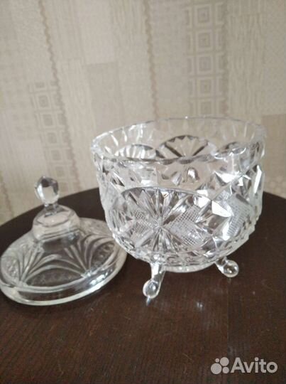 Конфетница хрустальная на ножках