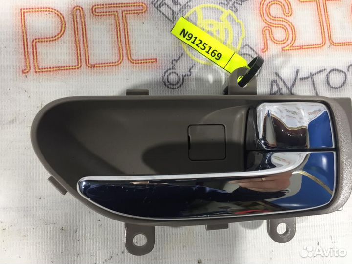 Внутренняя ручка передней правой двери Nissan Tea