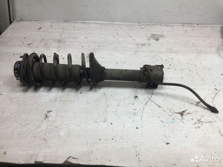 Амортизатор задний левый Nissan Bluebird U13 с1991