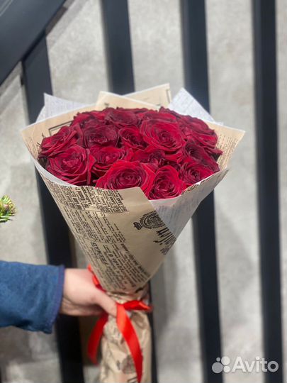 19 красных роз