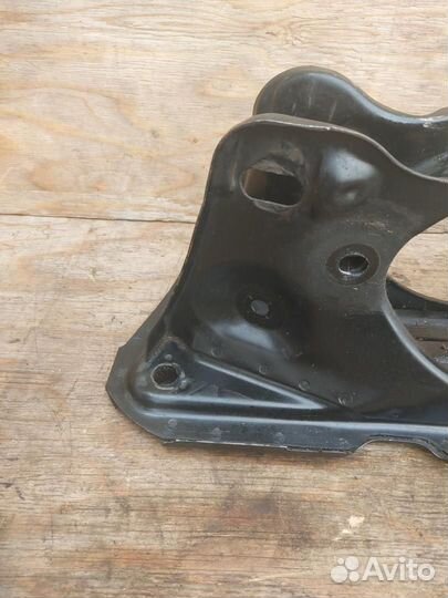 Кронштейн редуктора Toyota RAV4 (XA10) рест. SXA11