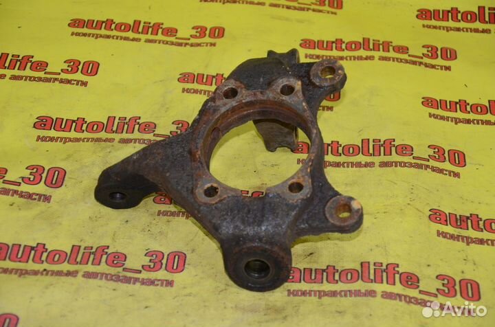 Кулак поворотный передний правый Toyota Auris E150