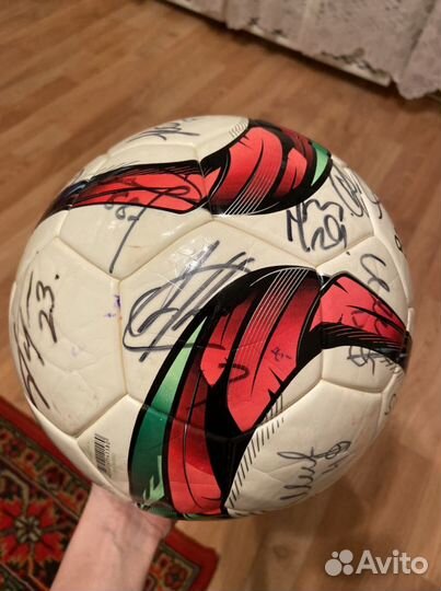 Футбольный мяч с автографами игроков фк локомотив