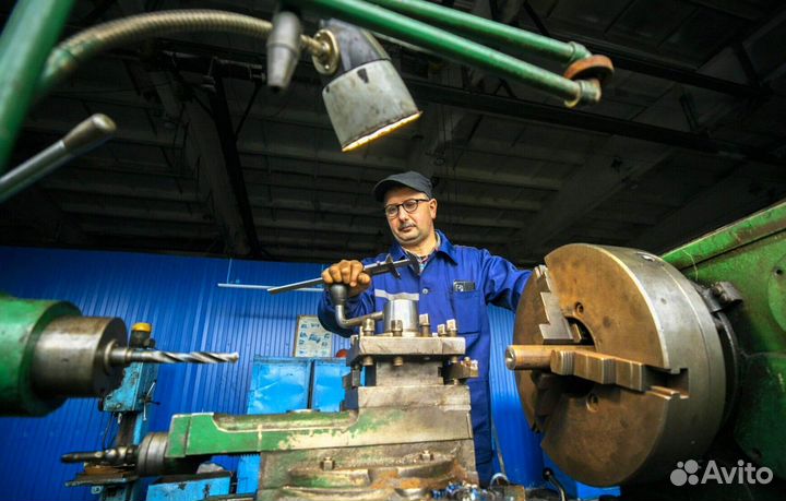Токарь универсал на станок