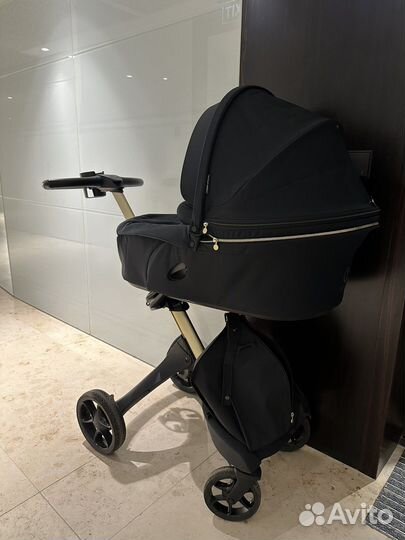2 в 1 Stokke Xplory V6 Gold на черно-золотой раме