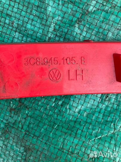 Катафот в бампер левый Volkswagen Passat CC