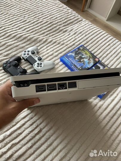 Sony PS4 white edition