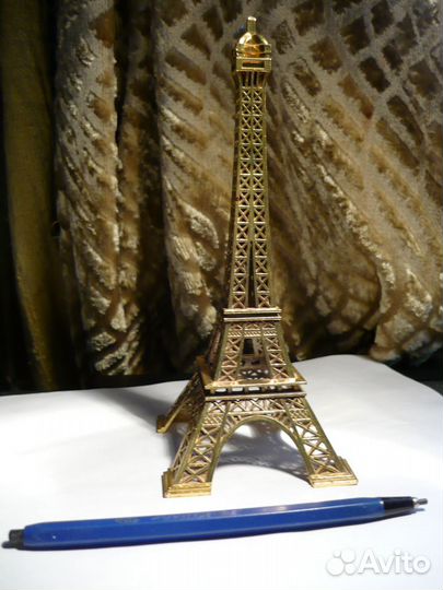 Эйфелева башня . Фигурка