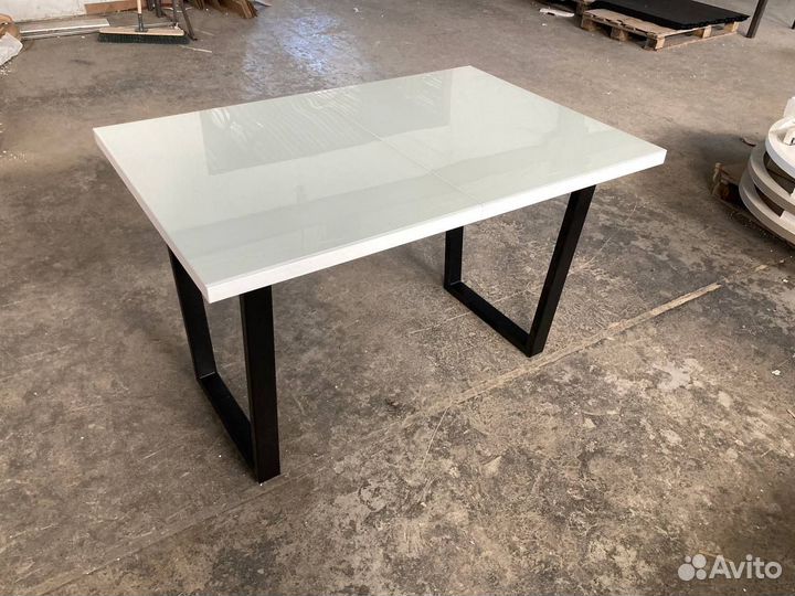 Стол прямоугольный кухонный со стеклом белый