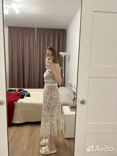 Белое вечернее платье