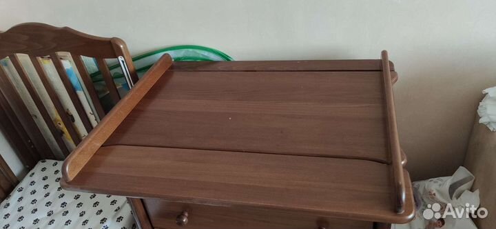 Детская кроватка с универсальным маятником