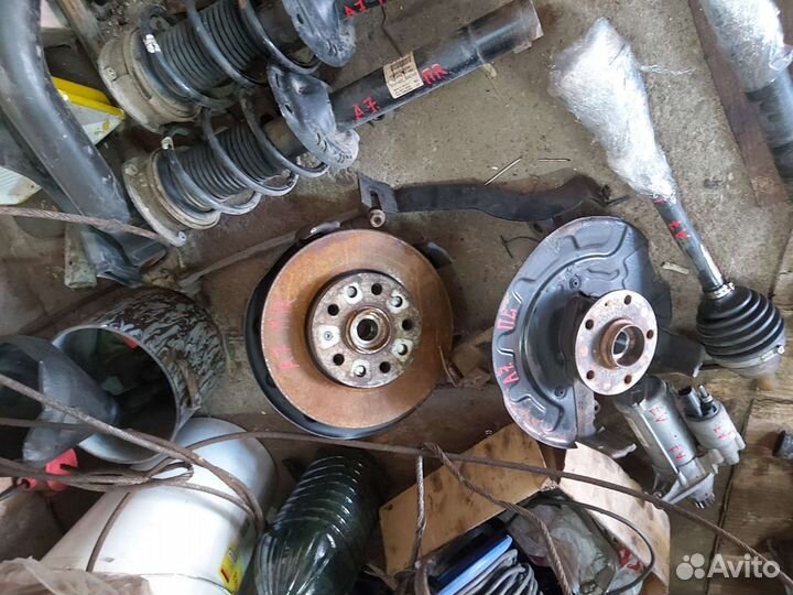 Кулак поворотный передний skoda Octavia a7 1.2 dsg