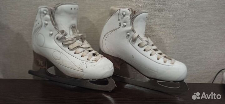 Фигурные коньки Risport Royal Pro 225