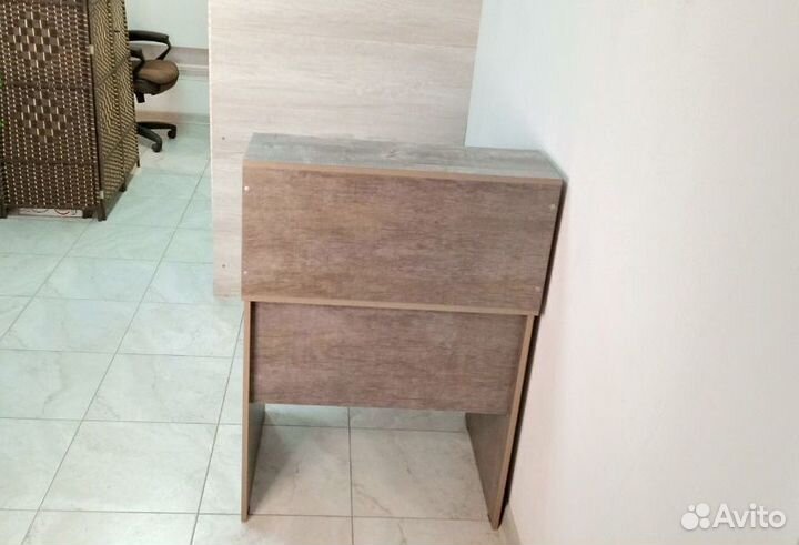 Стол мини-ресепшен. Рабочий, компьютерный с полкой