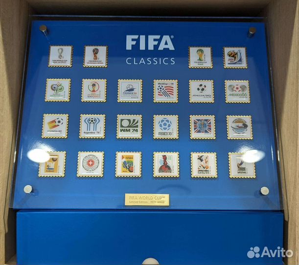 Уникальный набор значков всех чемпионатов мира