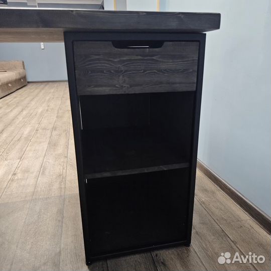 Мебель для офиса (стол, стеллаж)