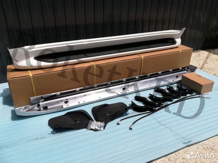 Пороги Toyota Land Cruiser 200 бел подсветка