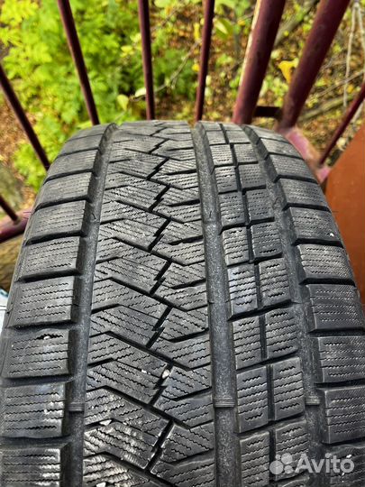 Triangle PL02 245/45 R18