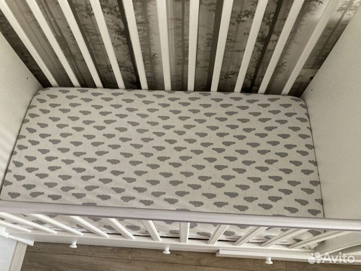 Детская кроватка с продольным маятником