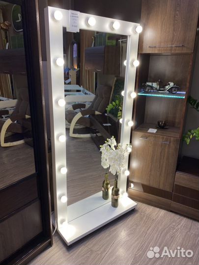 Зеркало с лампами