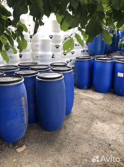 Бочка пластиковая 170л бу.Посуда под вино