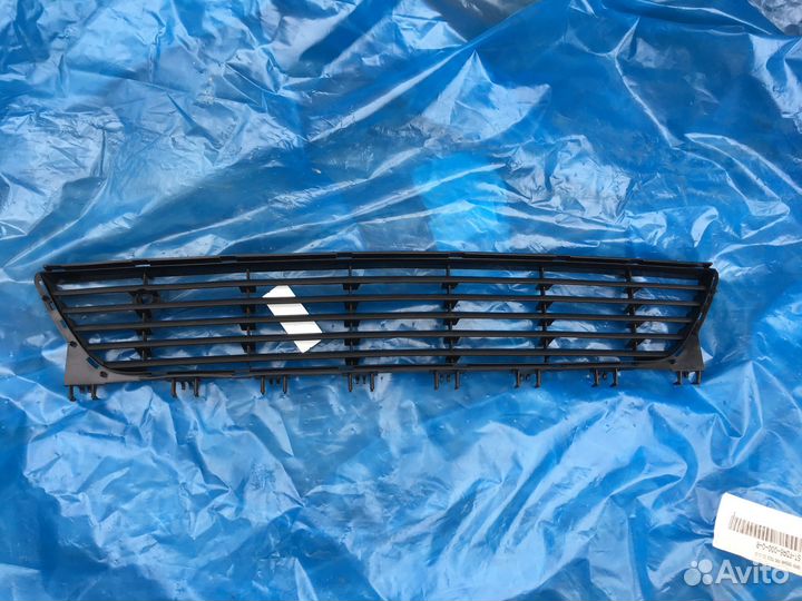 Opel corsa c Решетка в бампер центральная