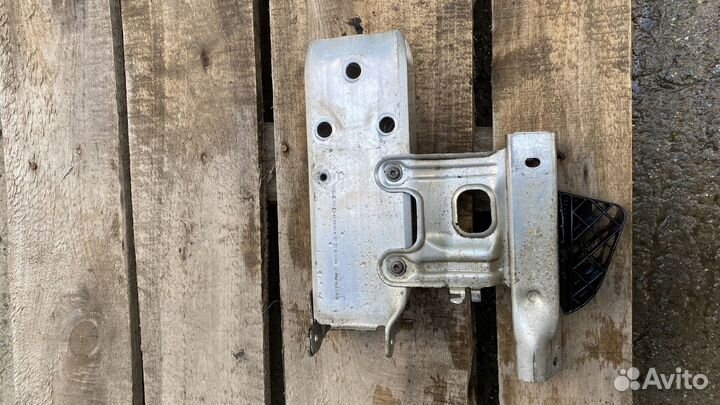 Крепление верхнего усилителя Bmw F30 F20 Бмв Ф20