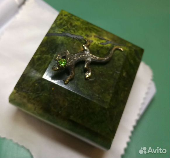 Малахитовая шкатулка