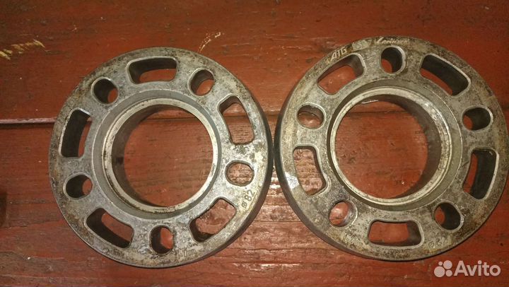 Оригинальные проставки колёсного диска Lorinser