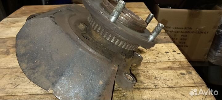 Кулак передний левый Kia Sorento BL