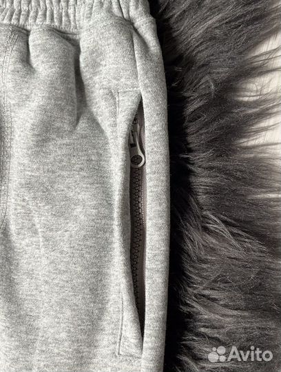 Штаны Corteiz на руках