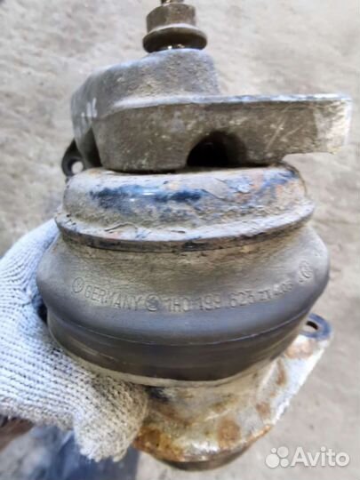 Подушка двигателя volkswagen golf 3