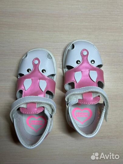 Сандали детские новые